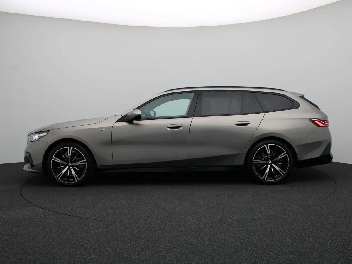 520i M Sportpakket | Trekhaak | Driving Assistant Plus | Harman Kardon | 20"