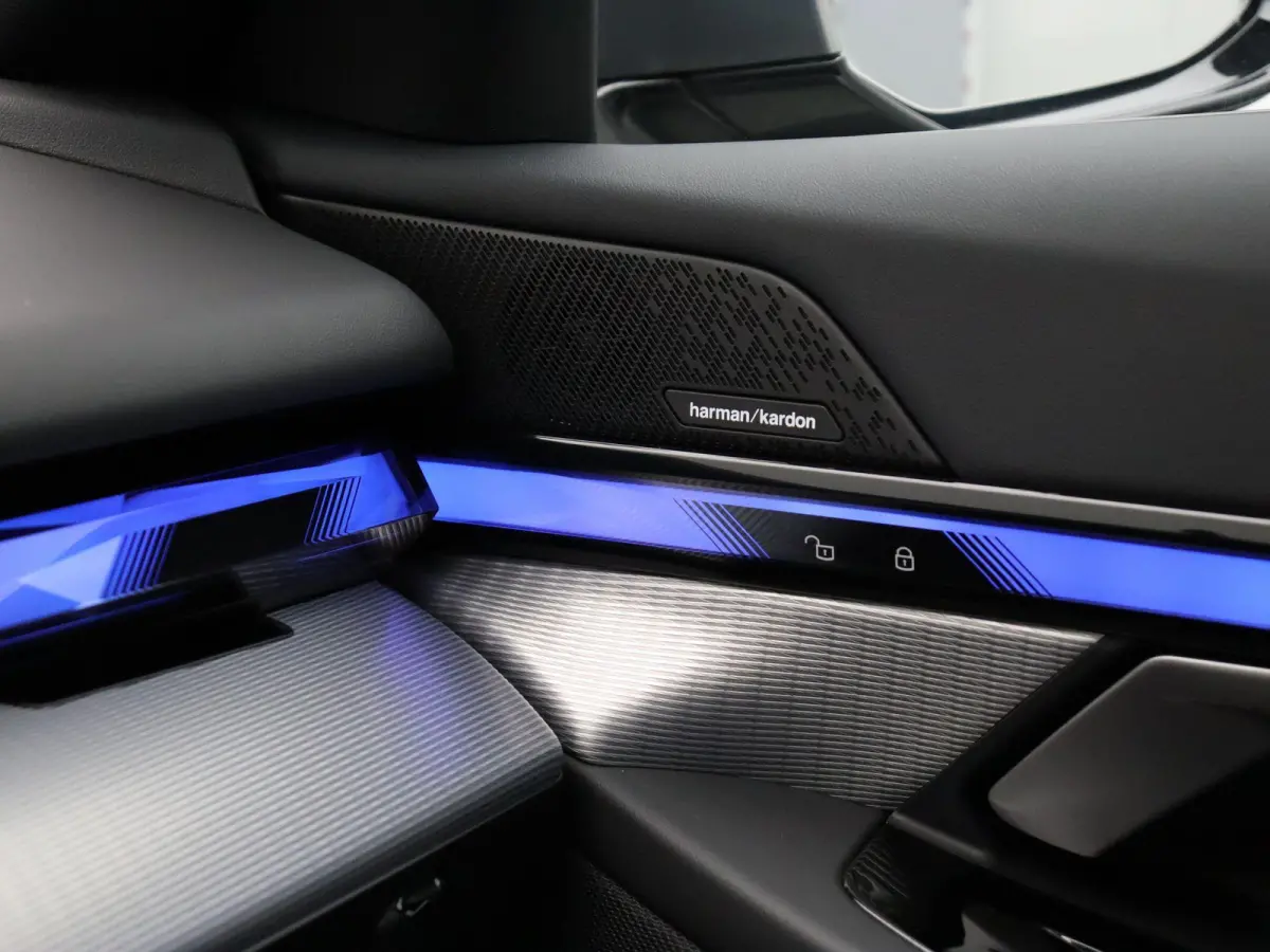 520i M Sportpakket | Trekhaak | Driving Assistant Plus | Harman Kardon | 20"