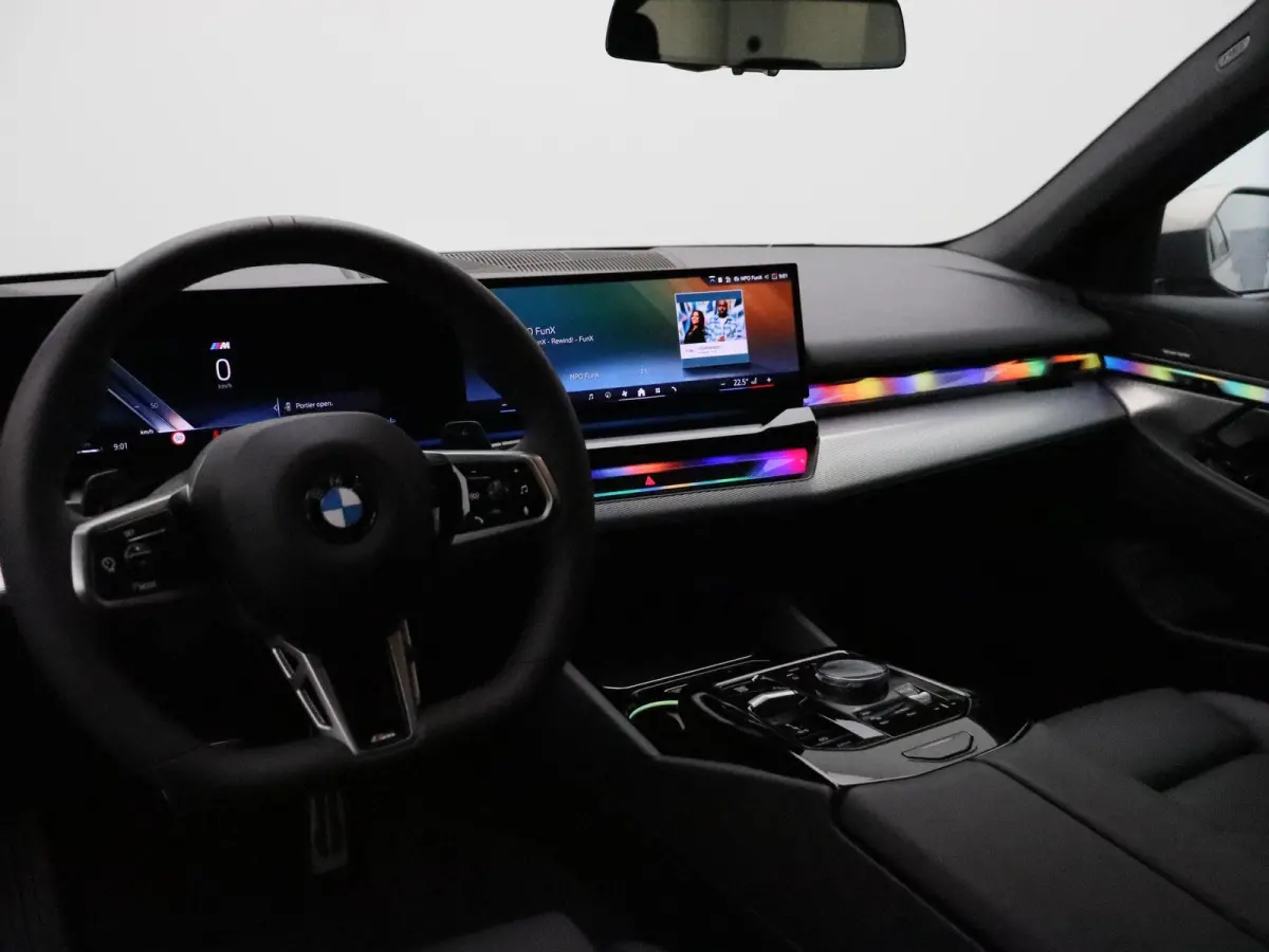 520i M Sportpakket | Trekhaak | Driving Assistant Plus | Harman Kardon | 20"