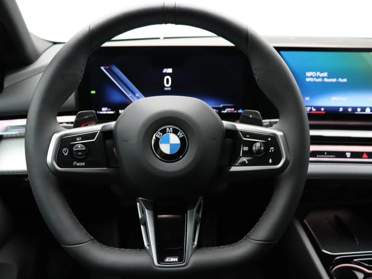 520i M Sportpakket | Trekhaak | Driving Assistant Plus | Harman Kardon | 20"
