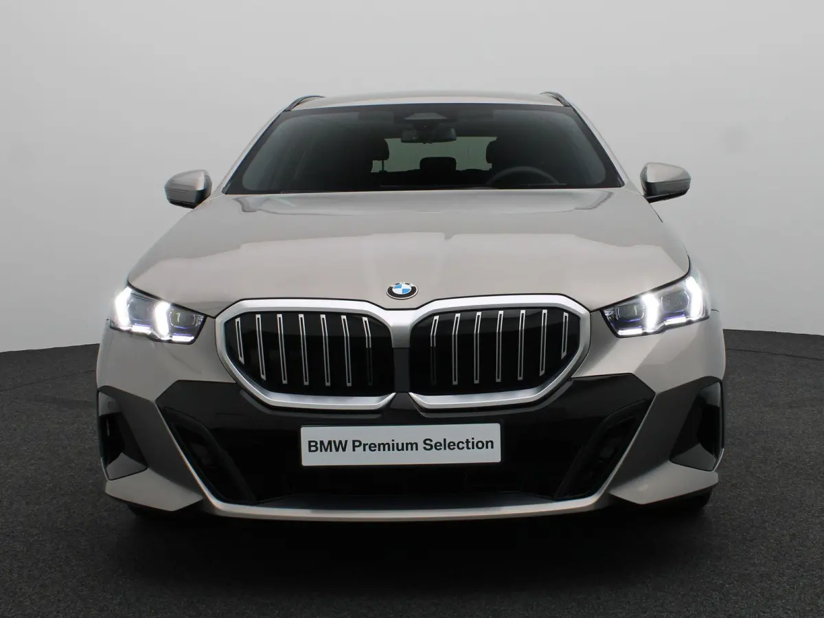 520i M Sportpakket | Trekhaak | Driving Assistant Plus | Harman Kardon | 20"
