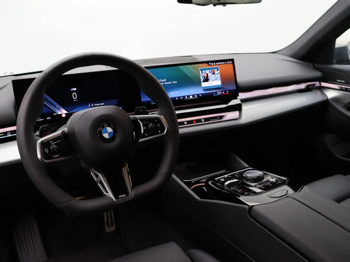 520i M Sportpakket | Trekhaak | Driving Assistant Plus | Harman Kardon | 20"
