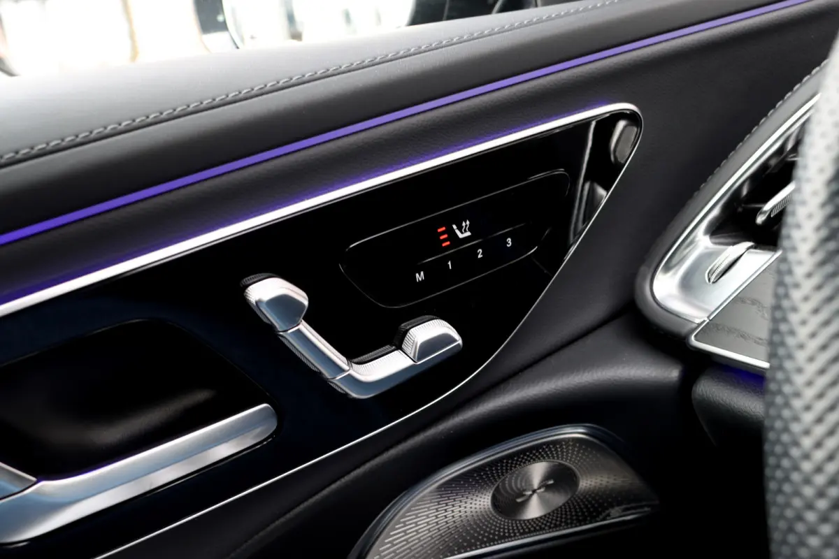 300 e AMG Line | Distronic+ | Memory | Burmester | Surround Camera | Trekhaak | Digital Light | Keyless Go | Nightpakket |