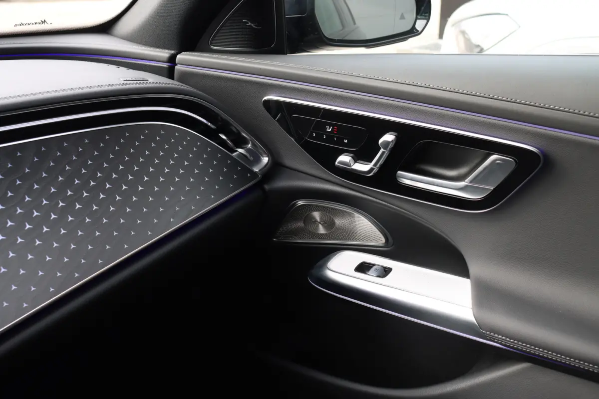 300 e AMG Line | Distronic+ | Memory | Burmester | Surround Camera | Trekhaak | Digital Light | Keyless Go | Nightpakket |