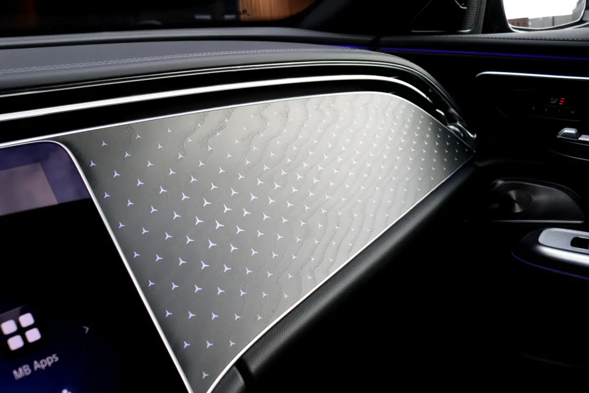 300 e AMG Line | Distronic+ | Memory | Burmester | Surround Camera | Trekhaak | Digital Light | Keyless Go | Nightpakket |