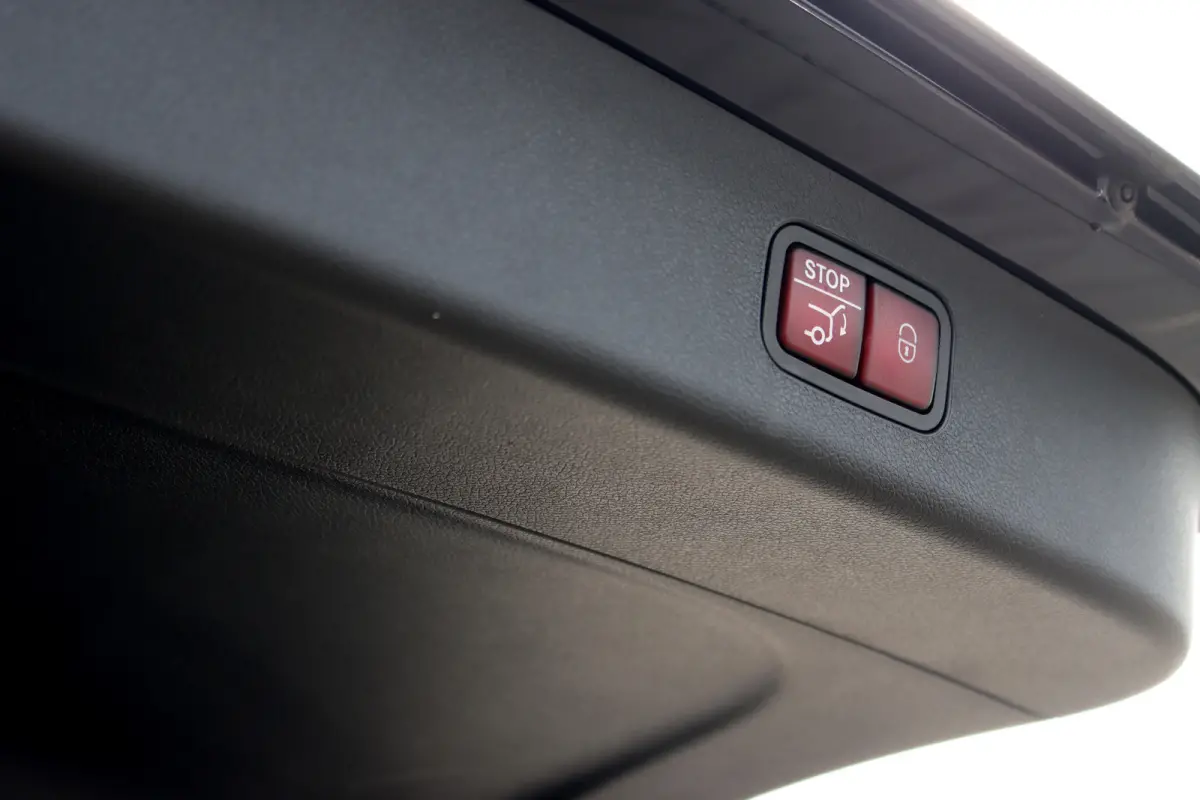 300 e AMG Line | Distronic+ | Memory | Burmester | Surround Camera | Trekhaak | Digital Light | Keyless Go | Nightpakket |