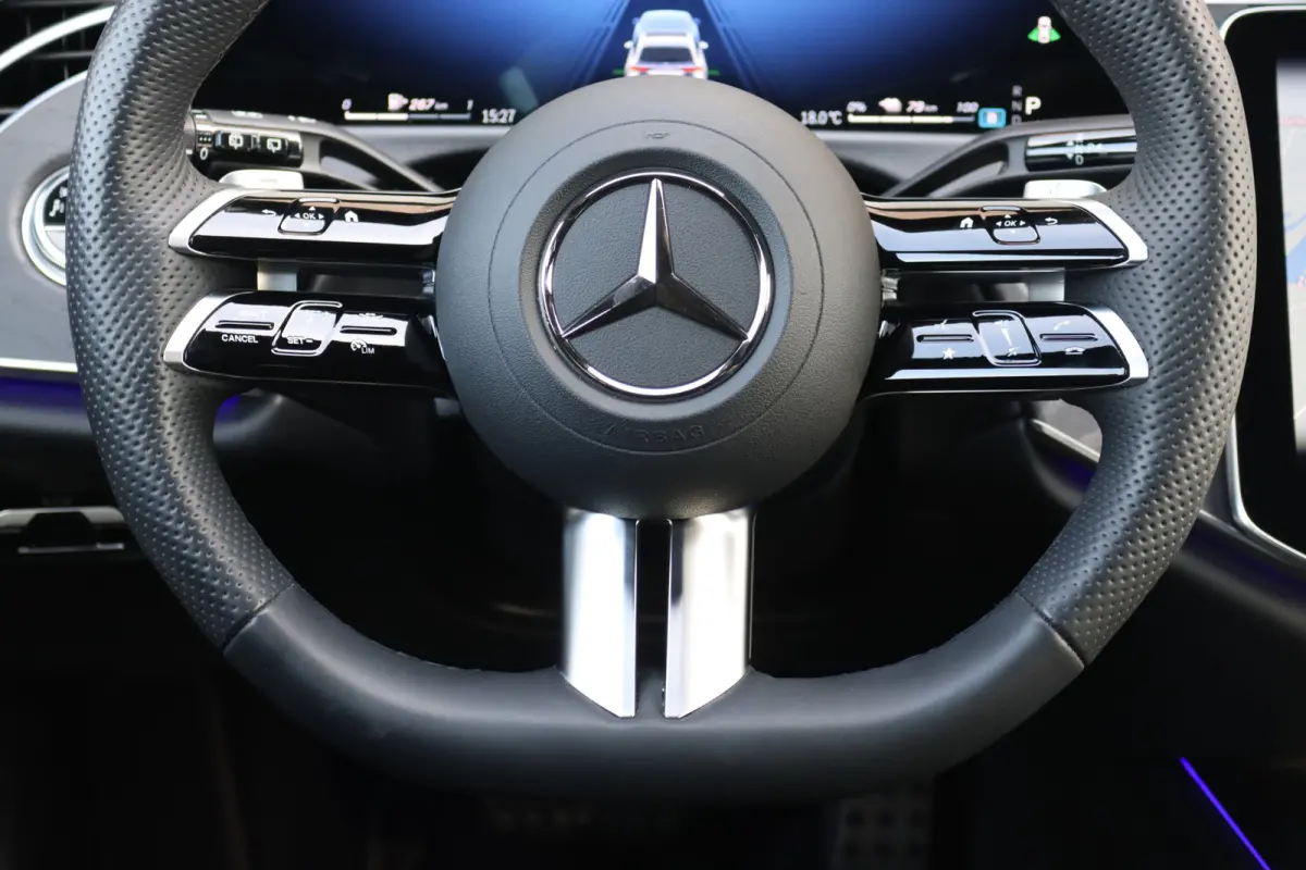 300 e AMG Line | Distronic+ | Memory | Burmester | Surround Camera | Trekhaak | Digital Light | Keyless Go | Nightpakket |
