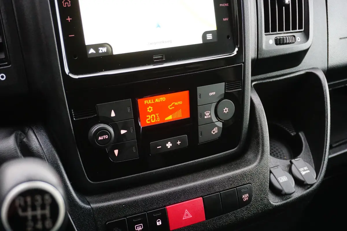 2.2 BlueHDi 140 L3H2 3.5t in Topstaat |2e airbag |BPM voordeel |Navi |Carplay |Climate |Cruise |Parkeersensoren |3500 KG |140 pk |Mooie camperbasis