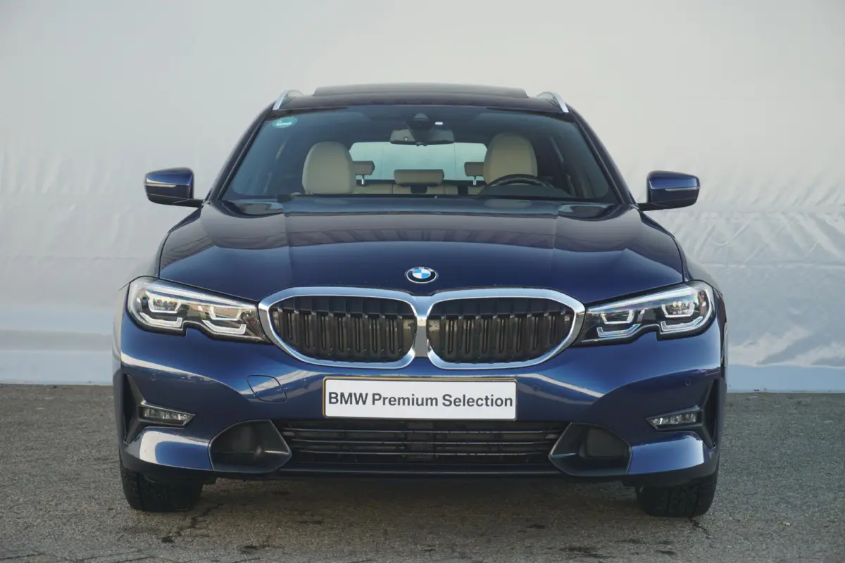 318i High Executive Sport Line 18'' / Panoramadak / Adaptieve Led Koplampen / Hifi System