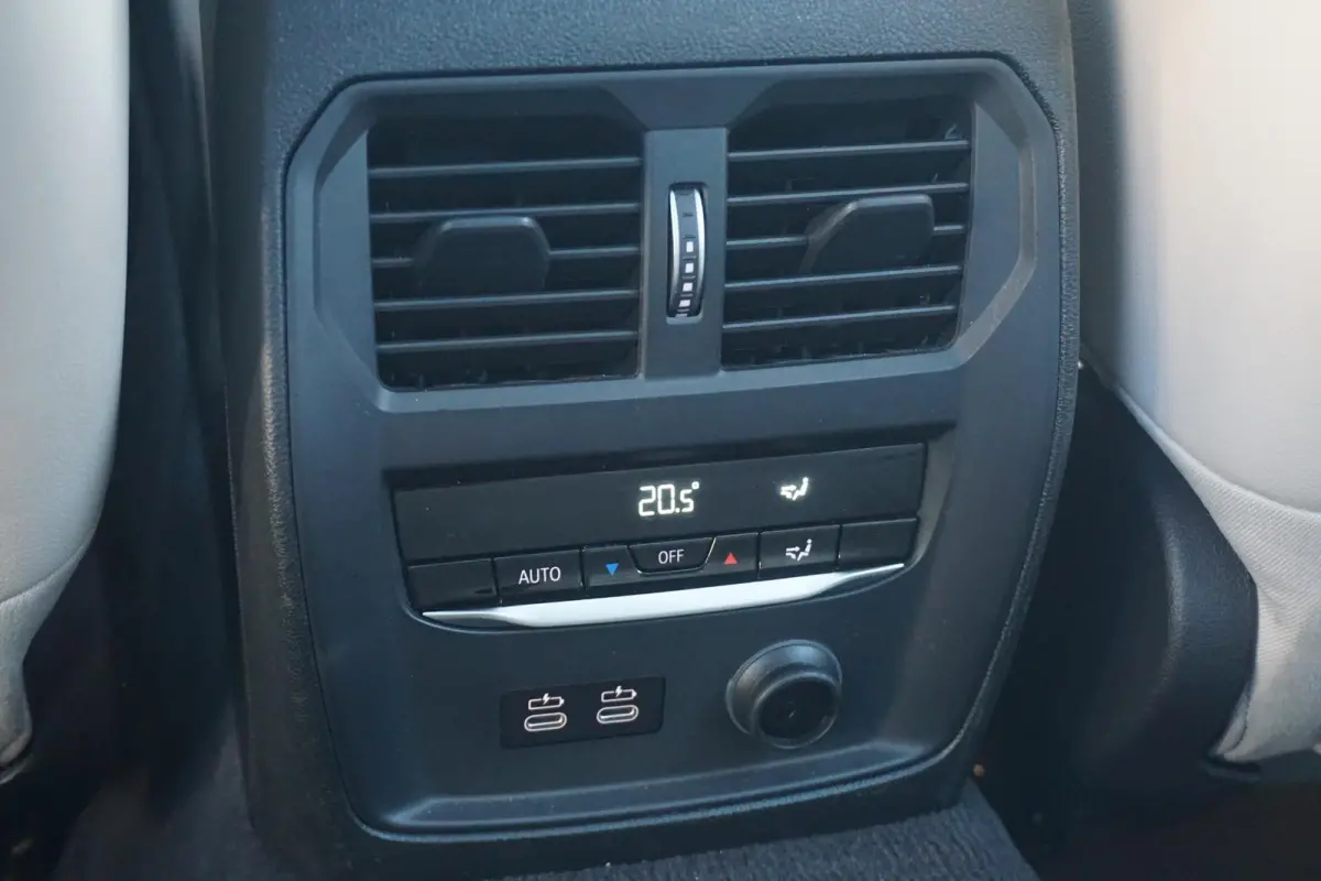318i High Executive Sport Line 18'' / Panoramadak / Adaptieve Led Koplampen / Hifi System
