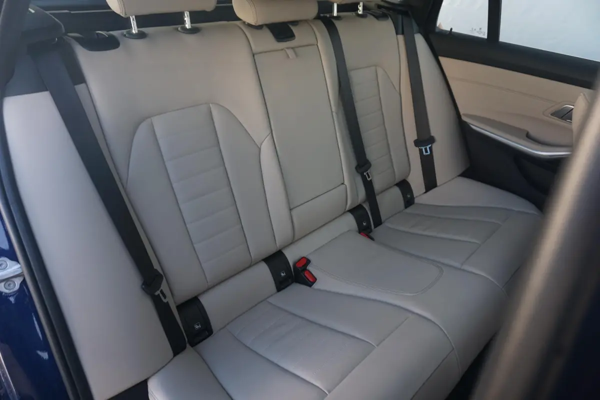 318i High Executive Sport Line 18'' / Panoramadak / Adaptieve Led Koplampen / Hifi System