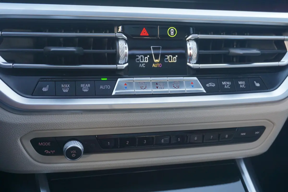 318i High Executive Sport Line 18'' / Panoramadak / Adaptieve Led Koplampen / Hifi System
