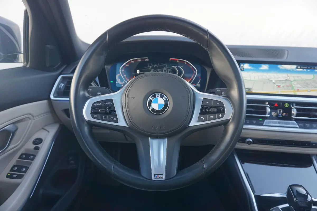 318i High Executive Sport Line 18'' / Panoramadak / Adaptieve Led Koplampen / Hifi System