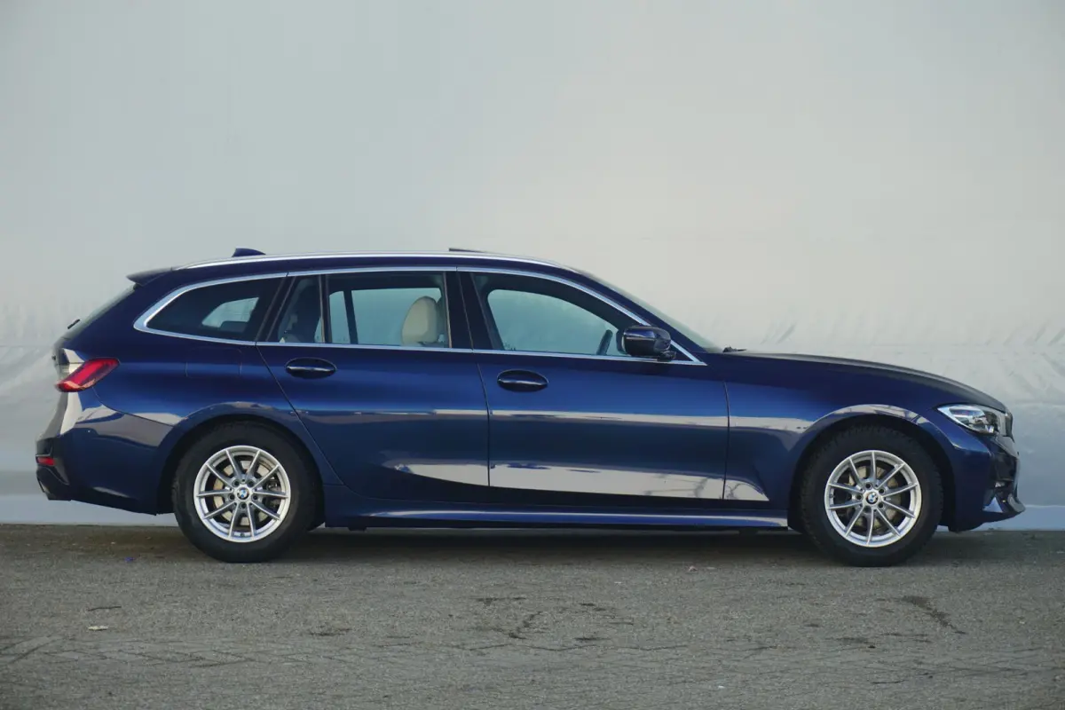 318i High Executive Sport Line 18'' / Panoramadak / Adaptieve Led Koplampen / Hifi System