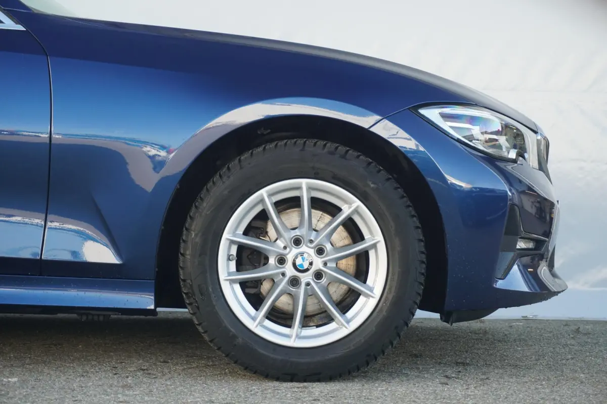 318i High Executive Sport Line 18'' / Panoramadak / Adaptieve Led Koplampen / Hifi System