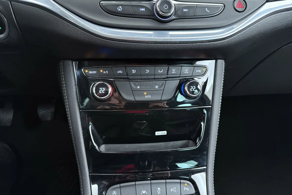 1.4 Innovation | Trekhaak | Org NL | Sportstoelen | CarPlay | Camera | Keyless |