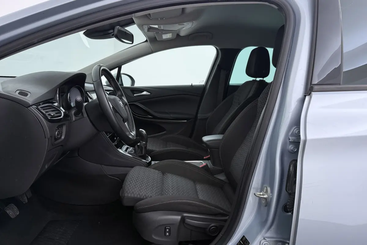 1.4 Innovation | Trekhaak | Org NL | Sportstoelen | CarPlay | Camera | Keyless |