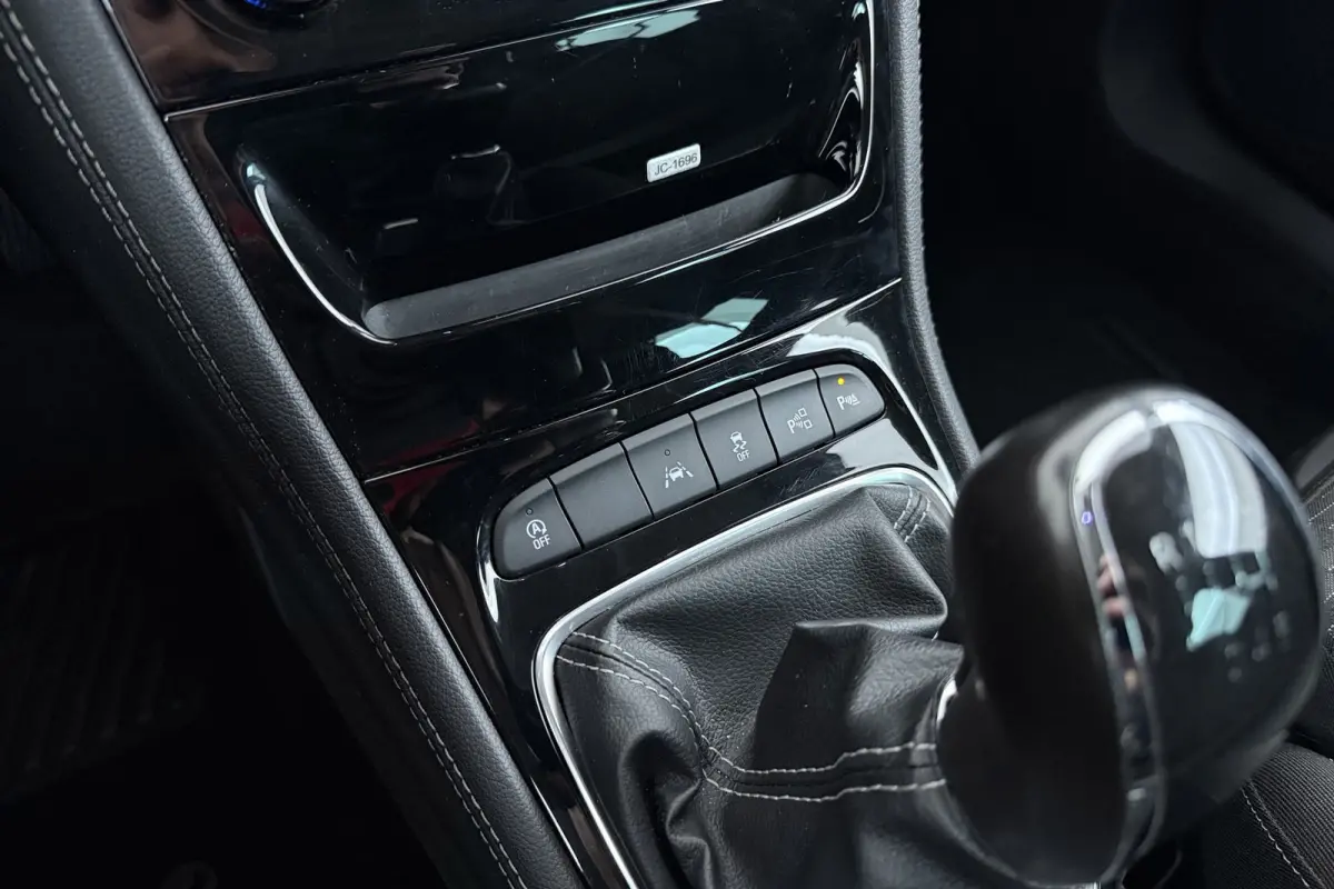 1.4 Innovation | Trekhaak | Org NL | Sportstoelen | CarPlay | Camera | Keyless |