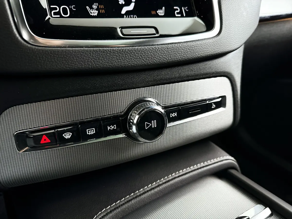 T8 Recharge AWD R-Design | Panoramadak | 360° camera | Luchtvering | Harman Kardon | Head-up Display | Stoel- en Stuurverwarming | Trekhaak
