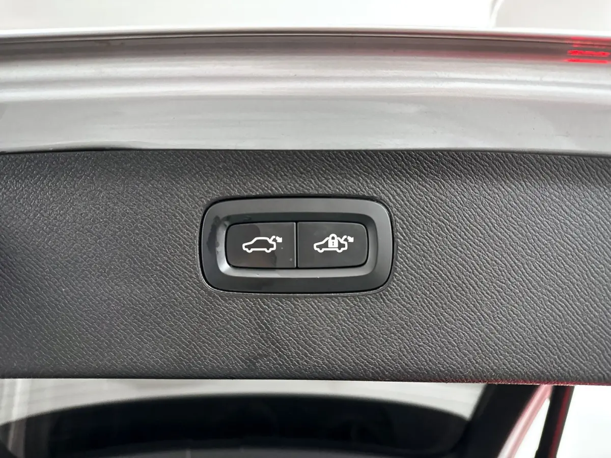 T8 Recharge AWD R-Design | Panoramadak | 360° camera | Luchtvering | Harman Kardon | Head-up Display | Stoel- en Stuurverwarming | Trekhaak