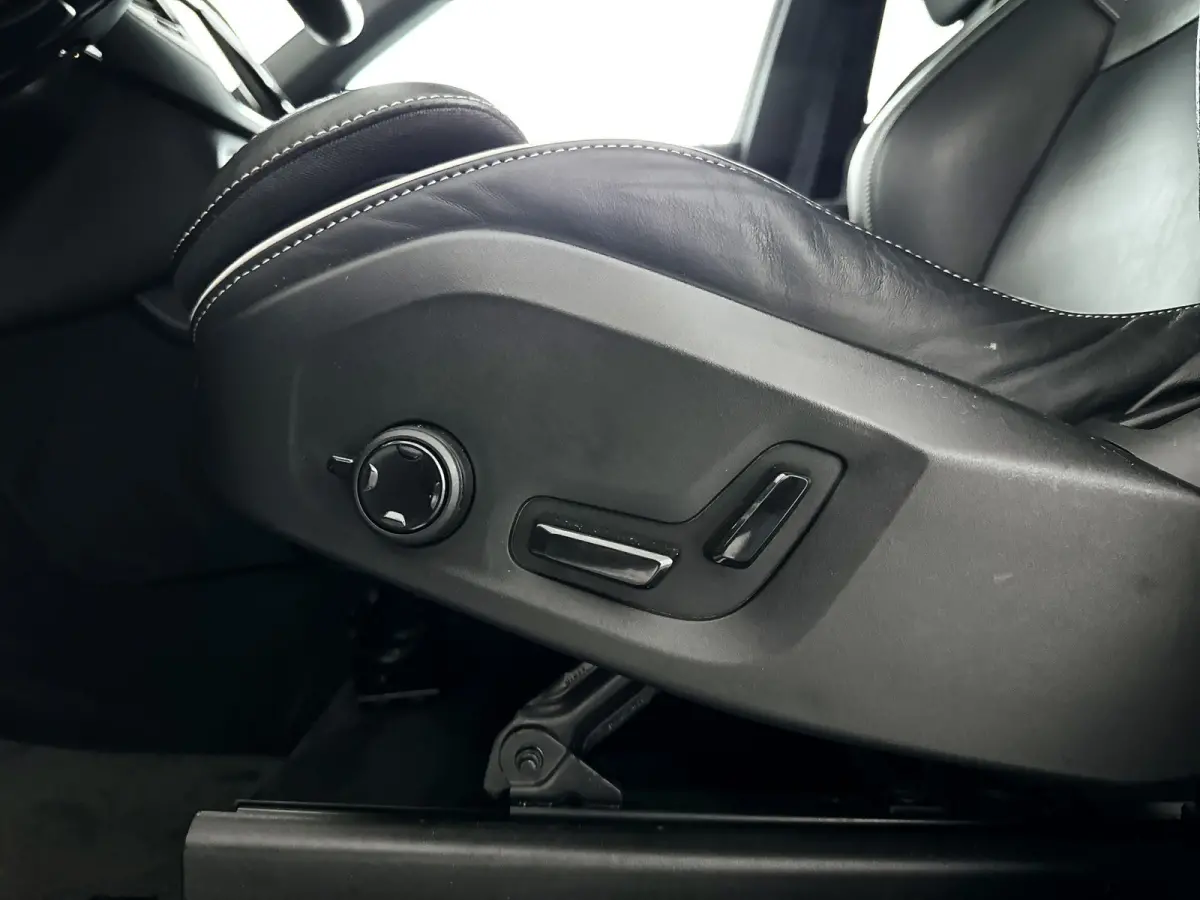 T8 Recharge AWD R-Design | Panoramadak | 360° camera | Luchtvering | Harman Kardon | Head-up Display | Stoel- en Stuurverwarming | Trekhaak