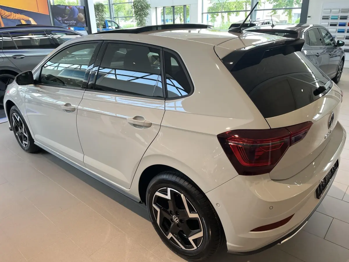 1.0 TSI R-Line Edition Panoramadak | Stoelverwarming | Adaptive Cruise Control | Carplay | Getint Glas | Climate Control | Parkeersensoren V+A |