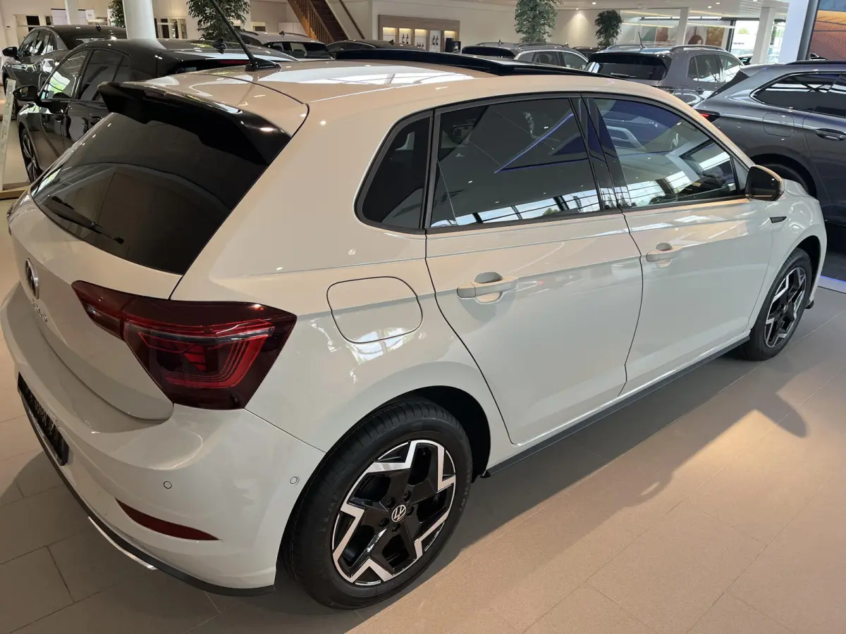 1.0 TSI R-Line Edition Panoramadak | Stoelverwarming | Adaptive Cruise Control | Carplay | Getint Glas | Climate Control | Parkeersensoren V+A |