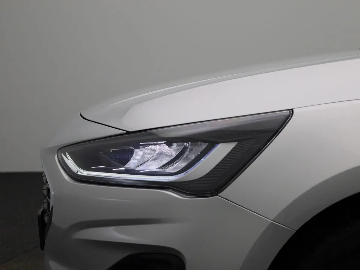 1.0 EcoBoost Hybrid Connected | Apple Carplay / Android Auto | LED Koplampen | Parkeersensoren | Multifunctioneel Stuurwiel |