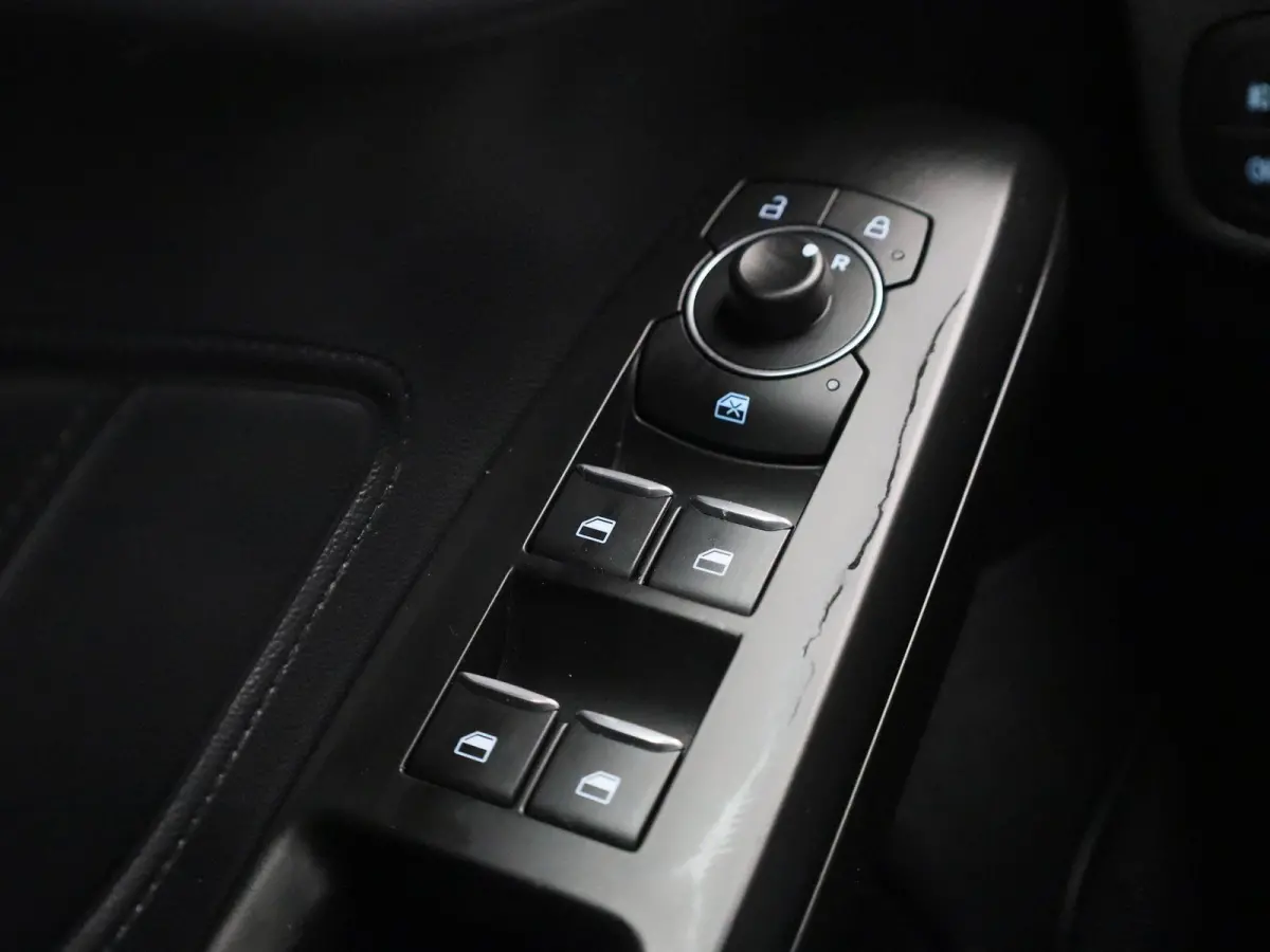 1.0 EcoBoost Hybrid Connected | Apple Carplay / Android Auto | LED Koplampen | Parkeersensoren | Multifunctioneel Stuurwiel |