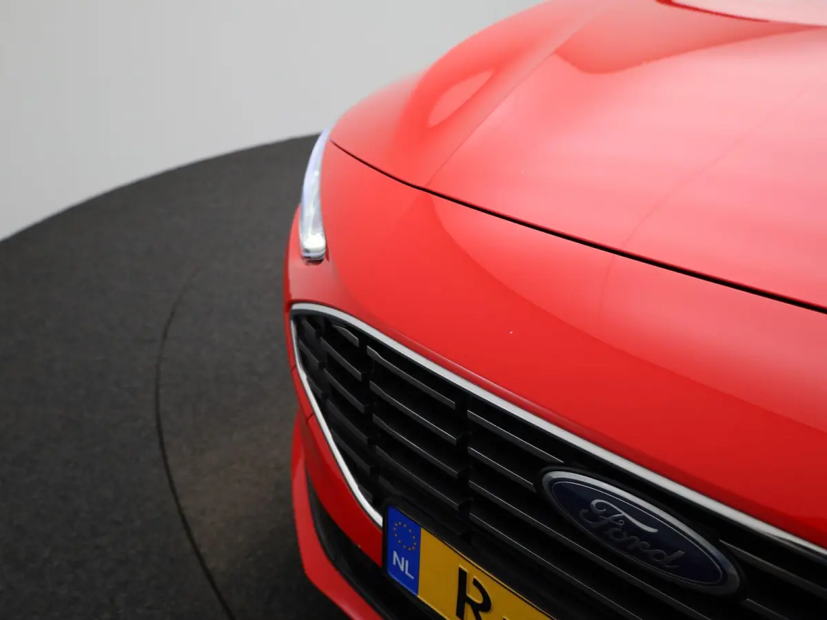 1.0 EcoBoost Hybrid Titanium X | Automaat | Apple Carplay/Android Auto | Trekhaak | Achteruitrijcamera | Parkeersensoren | Cruise Control | Lichtmetalen Velgen |