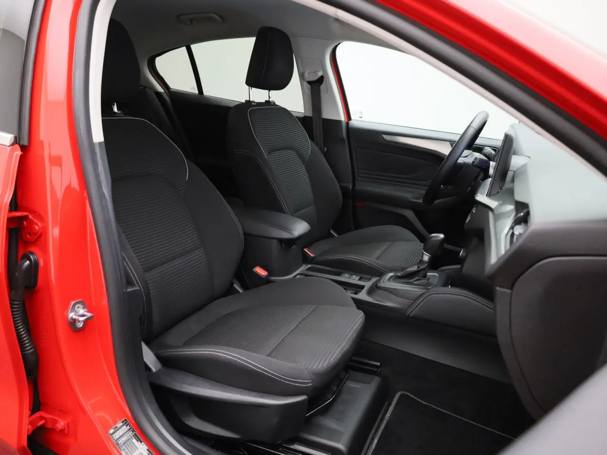 1.0 EcoBoost Hybrid Titanium X | Automaat | Apple Carplay/Android Auto | Trekhaak | Achteruitrijcamera | Parkeersensoren | Cruise Control | Lichtmetalen Velgen |