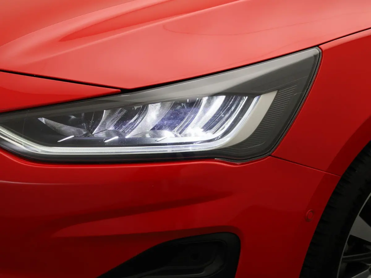 1.0 EcoBoost Hybrid Titanium X | Automaat | Apple Carplay/Android Auto | Trekhaak | Achteruitrijcamera | Parkeersensoren | Cruise Control | Lichtmetalen Velgen |