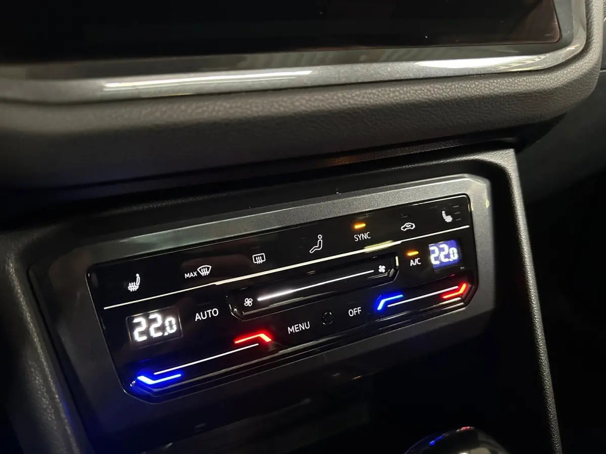 1.5 TSI R-Line / Pano / Camera /