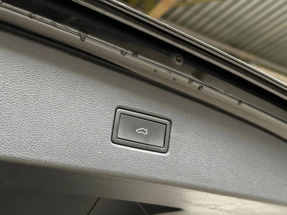 1.5 TSI R-Line / Pano / Camera /
