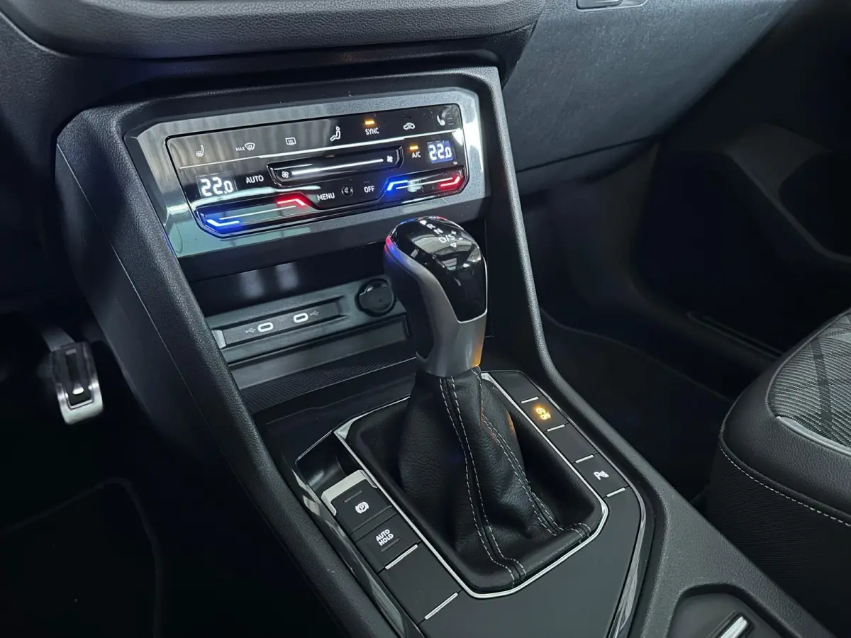1.5 TSI R-Line / Pano / Camera /
