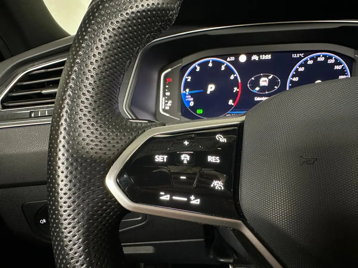 1.5 TSI R-Line / Pano / Camera /