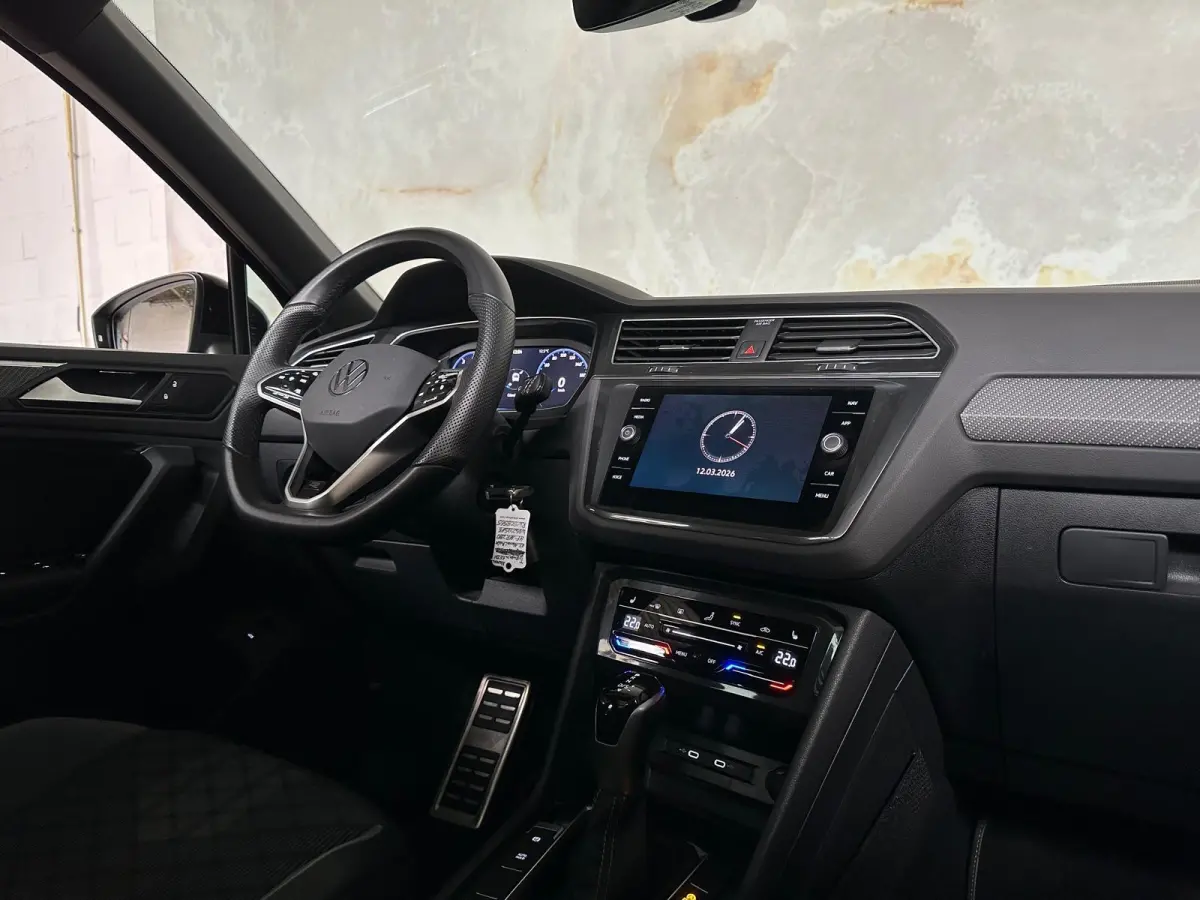 1.5 TSI R-Line / Pano / Camera /