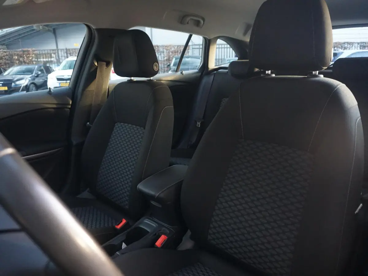 1.4 Edition | Navigatie  | Airco | All Season Banden |