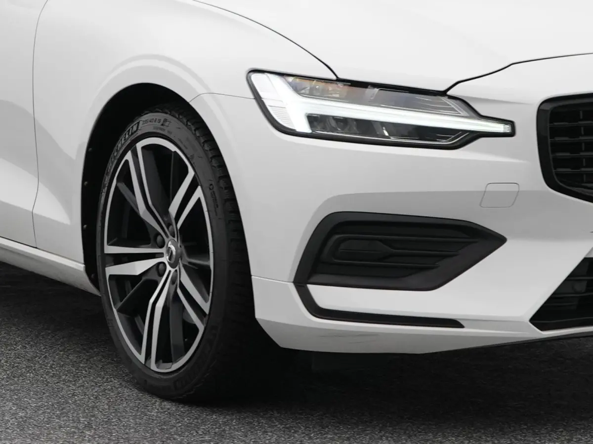 2.0 B3 Momentum Advantage | CRUISE | CARPLAY