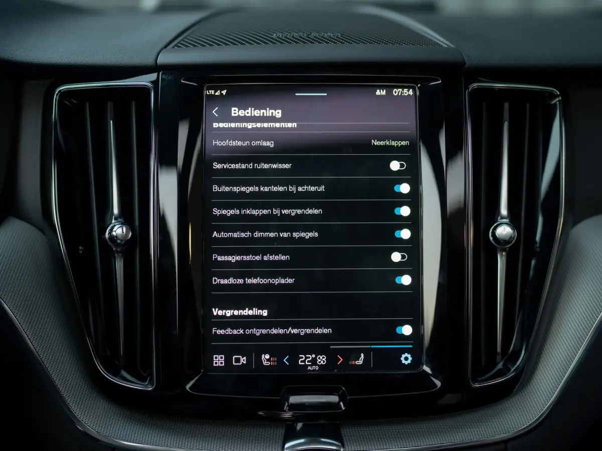 2.0 T6 Plug-in hybrid AWD Plus Dark | 360 Camera | Harman/Kardon | Trekhaak | Panodak | Dodehoek sensoren | Prijs Rijklaar!!