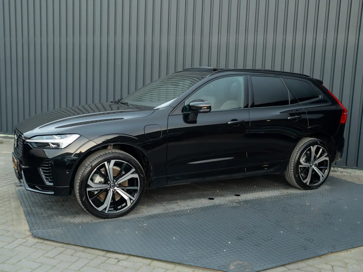 2.0 T6 Plug-in hybrid AWD Plus Dark | 360 Camera | Harman/Kardon | Trekhaak | Panodak | Dodehoek sensoren | Prijs Rijklaar!!