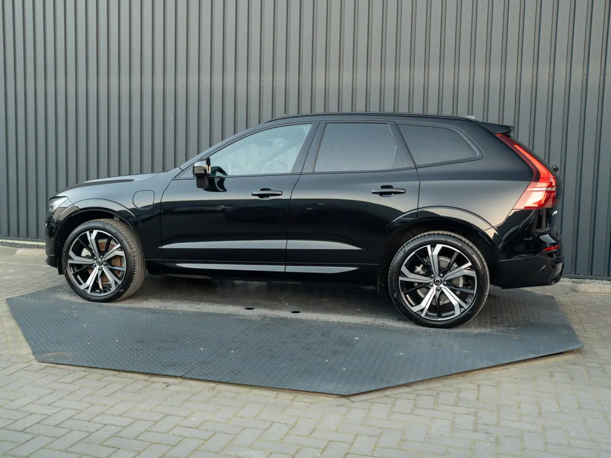 2.0 T6 Plug-in hybrid AWD Plus Dark | 360 Camera | Harman/Kardon | Trekhaak | Panodak | Dodehoek sensoren | Prijs Rijklaar!!