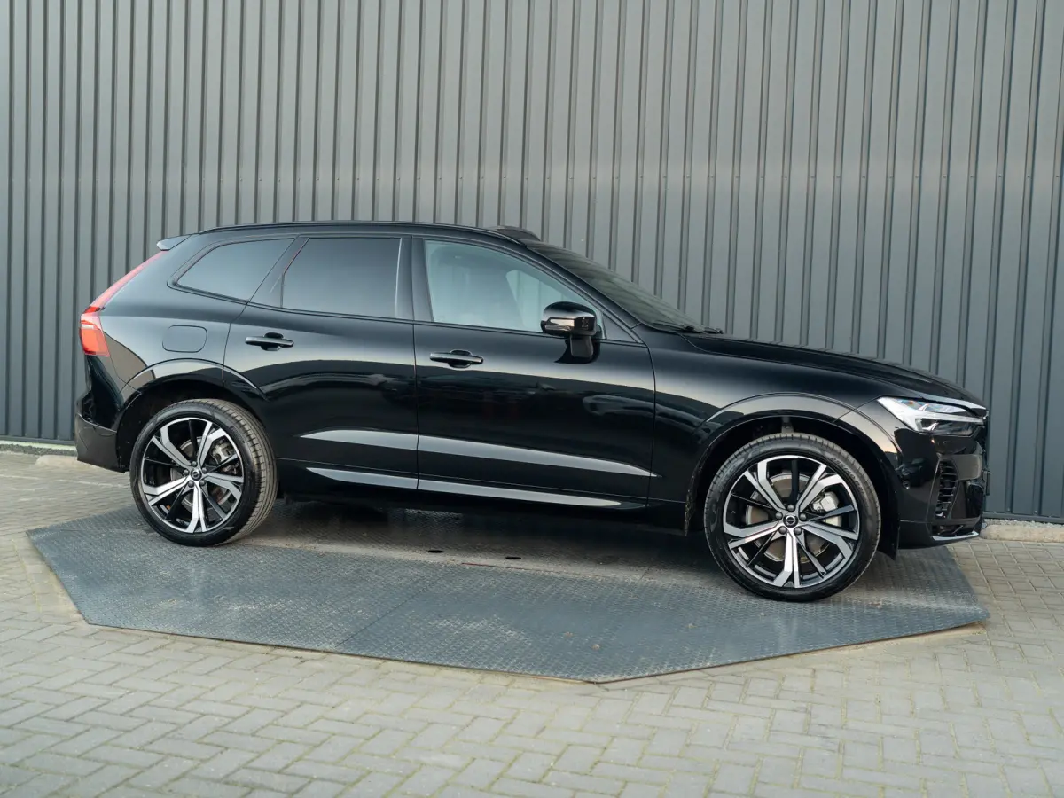 2.0 T6 Plug-in hybrid AWD Plus Dark | 360 Camera | Harman/Kardon | Trekhaak | Panodak | Dodehoek sensoren | Prijs Rijklaar!!