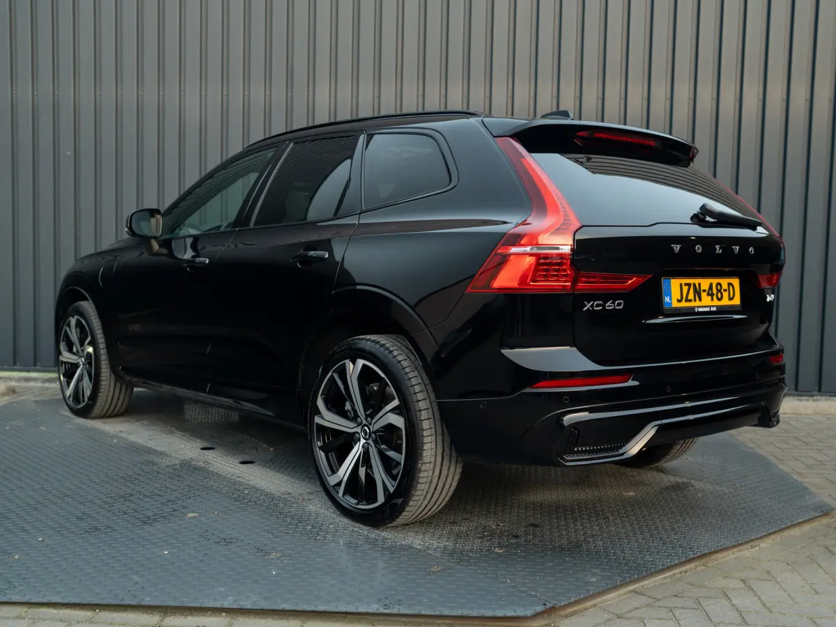 2.0 T6 Plug-in hybrid AWD Plus Dark | 360 Camera | Harman/Kardon | Trekhaak | Panodak | Dodehoek sensoren | Prijs Rijklaar!!
