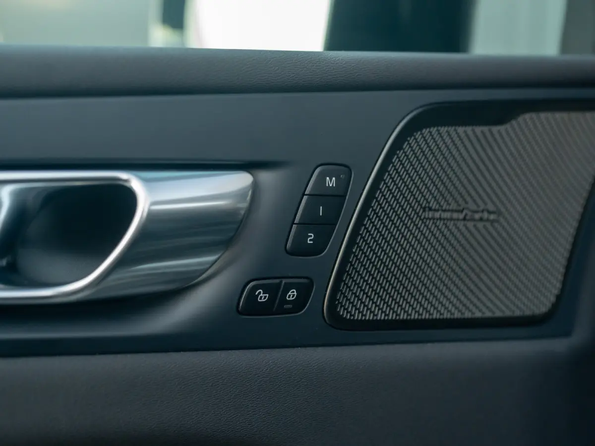 2.0 T6 Plug-in hybrid AWD Plus Dark | 360 Camera | Harman/Kardon | Trekhaak | Panodak | Dodehoek sensoren | Prijs Rijklaar!!