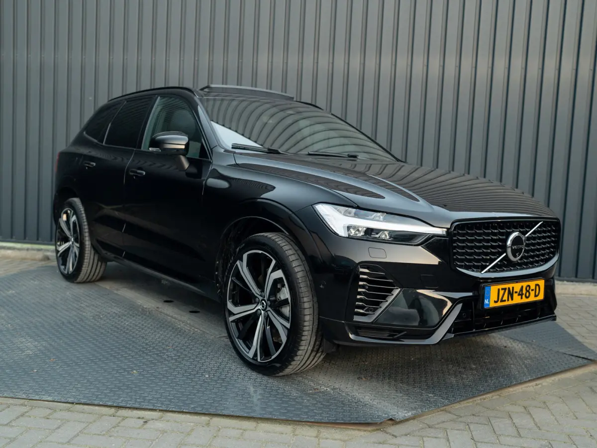 2.0 T6 Plug-in hybrid AWD Plus Dark | 360 Camera | Harman/Kardon | Trekhaak | Panodak | Dodehoek sensoren | Prijs Rijklaar!!
