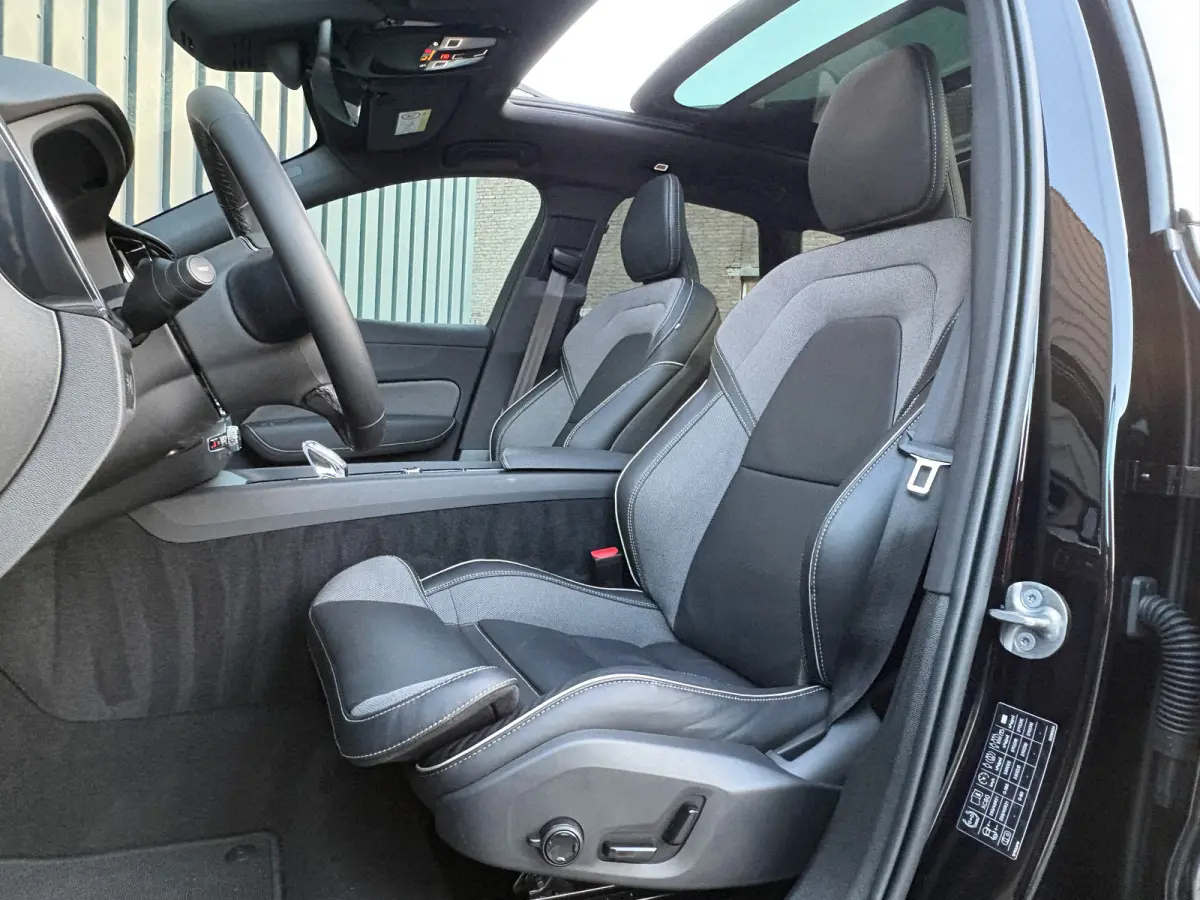 2.0 T6 Plug-in hybrid AWD Plus Dark | 360 Camera | Harman/Kardon | Trekhaak | Panodak | Dodehoek sensoren | Prijs Rijklaar!!