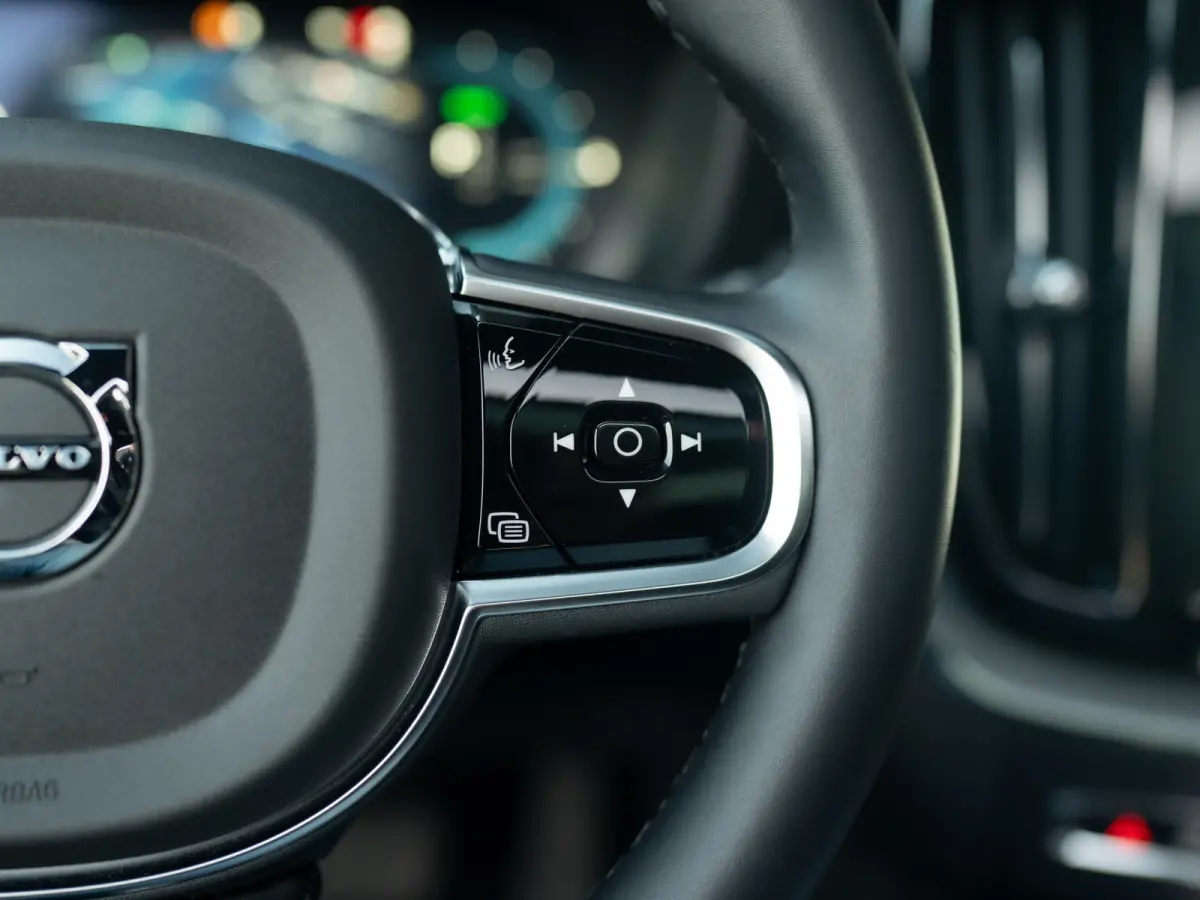 2.0 T6 Plug-in hybrid AWD Plus Dark | 360 Camera | Harman/Kardon | Trekhaak | Panodak | Dodehoek sensoren | Prijs Rijklaar!!