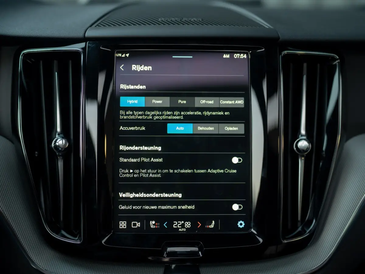 2.0 T6 Plug-in hybrid AWD Plus Dark | 360 Camera | Harman/Kardon | Trekhaak | Panodak | Dodehoek sensoren | Prijs Rijklaar!!
