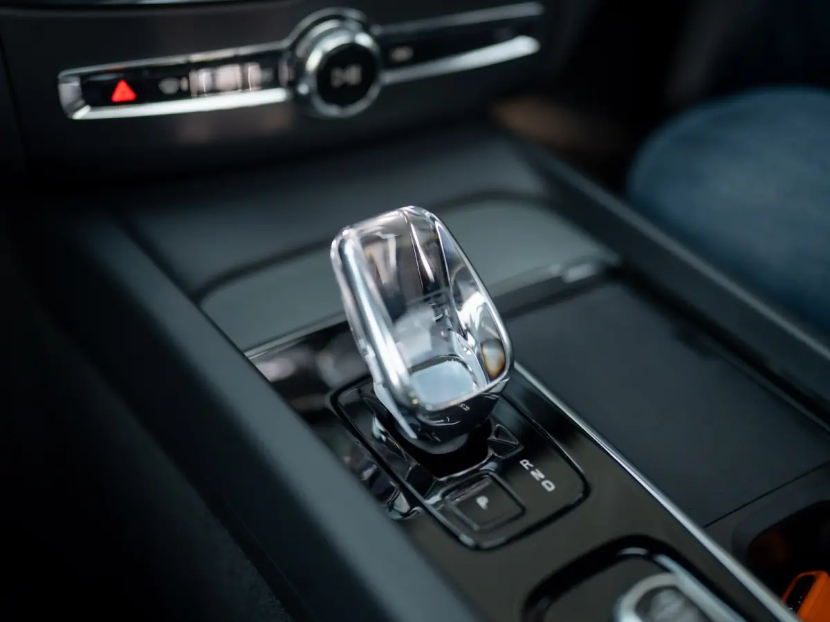 2.0 T6 Plug-in hybrid AWD Plus Dark | 360 Camera | Harman/Kardon | Trekhaak | Panodak | Dodehoek sensoren | Prijs Rijklaar!!